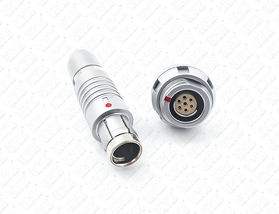 在設計圓形連接器時應考慮哪些電氣特性？